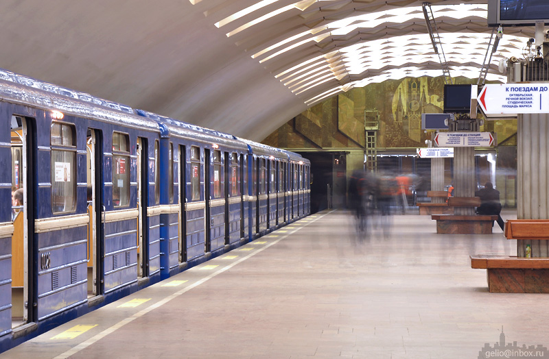 Метро 2 новосибирск. Метрополитен Новосибирск. Станция Ленина Новосибирск. Метро площадь Ленина Новосибирск. Вагоны Новосибирского метрополитена.