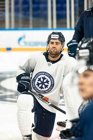 Шайбу, шайбу сибирские хоккеисты! 