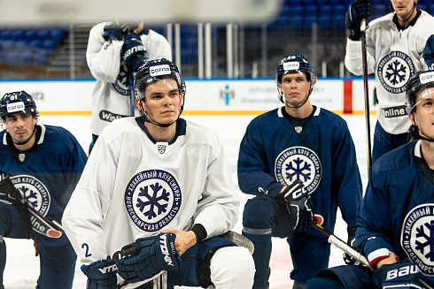 Шайбу, шайбу сибирские хоккеисты! 