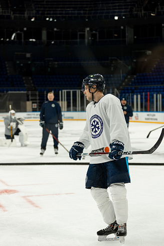 Шайбу, шайбу сибирские хоккеисты! 