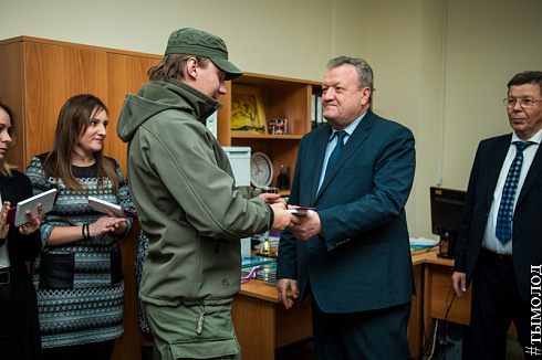 Награждение победителей соревнований по стрельбе среди общественных объединений правоохранительной направленности