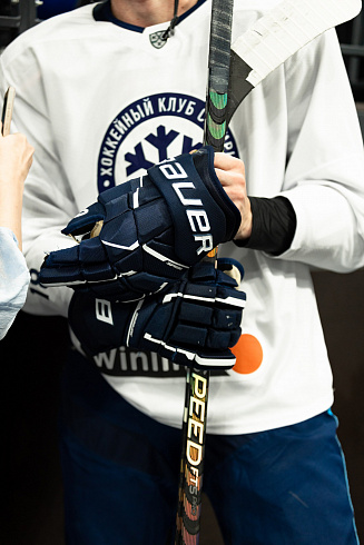 Шайбу, шайбу сибирские хоккеисты! 