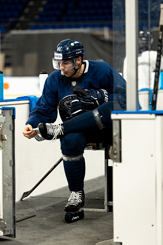 Шайбу, шайбу сибирские хоккеисты! 