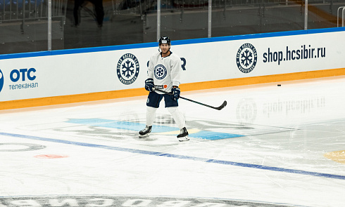 Шайбу, шайбу сибирские хоккеисты! 