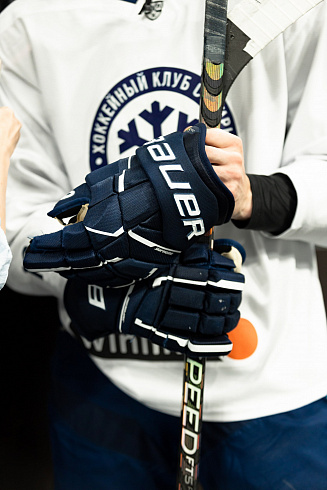 Шайбу, шайбу сибирские хоккеисты! 