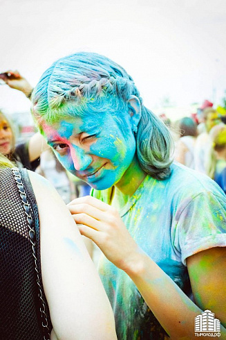 Фестиваль красок "Holi-Day" у ТЦ "МЕГА"