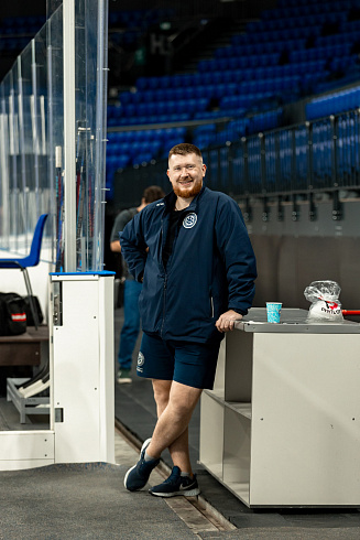 Шайбу, шайбу сибирские хоккеисты! 