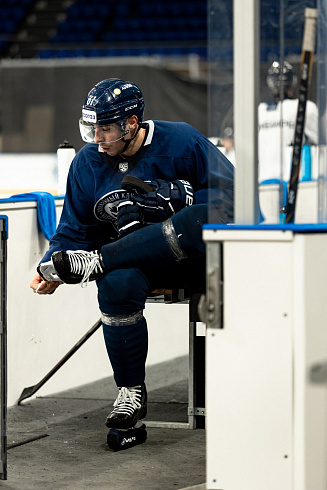 Шайбу, шайбу сибирские хоккеисты! 