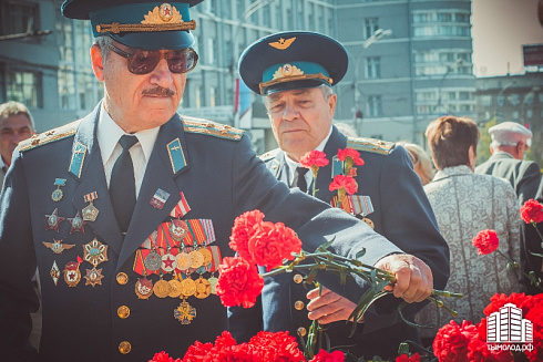 Церемония возложения корзин и цветов к бюсту маршала авиации А.И. Покрышкина