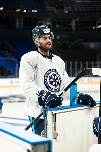 Шайбу, шайбу сибирские хоккеисты! 