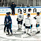 Шайбу, шайбу сибирские хоккеисты! 
