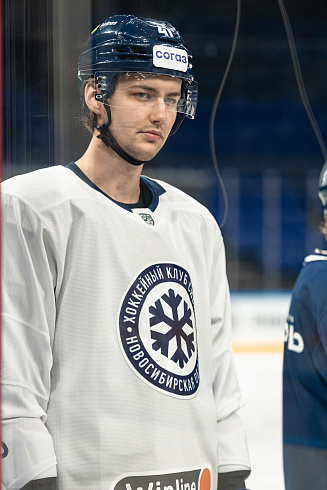 Шайбу, шайбу сибирские хоккеисты! 