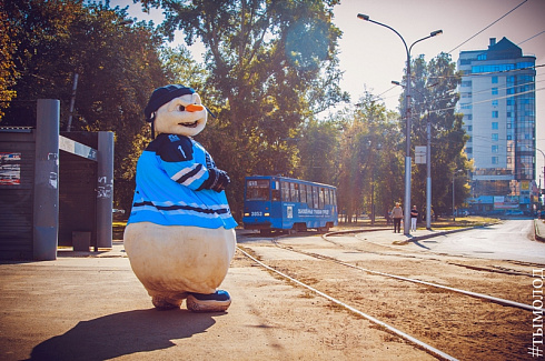 Талисман ХК "Сибирь" прогулялся по городу