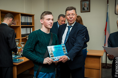Награждение победителей соревнований по стрельбе среди общественных объединений правоохранительной направленности