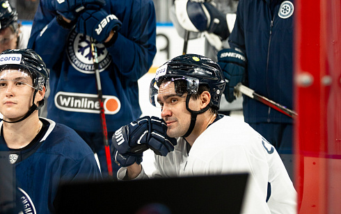 Шайбу, шайбу сибирские хоккеисты! 