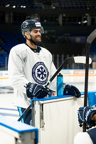 Шайбу, шайбу сибирские хоккеисты! 