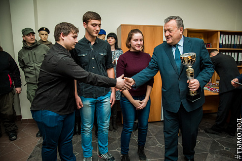 Награждение победителей соревнований по стрельбе среди общественных объединений правоохранительной направленности