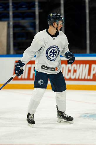 Шайбу, шайбу сибирские хоккеисты! 