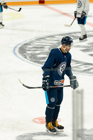 Шайбу, шайбу сибирские хоккеисты! 