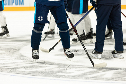 Шайбу, шайбу сибирские хоккеисты! 