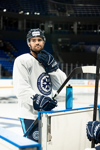 Шайбу, шайбу сибирские хоккеисты! 