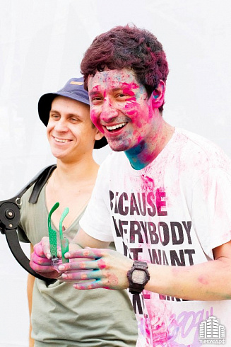 Фестиваль красок "Holi-Day" у ТЦ "МЕГА"