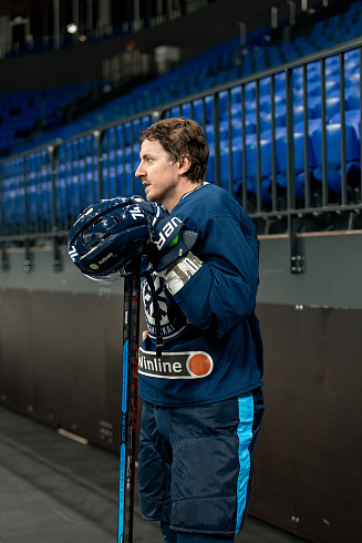 Шайбу, шайбу сибирские хоккеисты! 