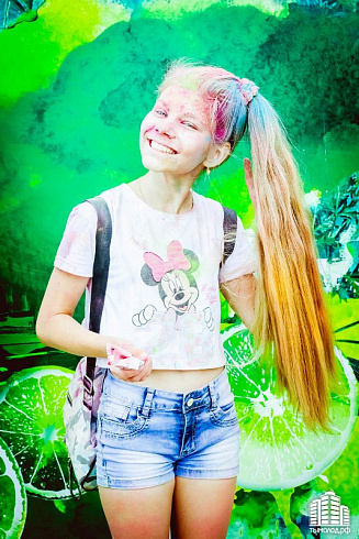 Фестиваль красок "Holi-Day" у ТЦ "МЕГА"