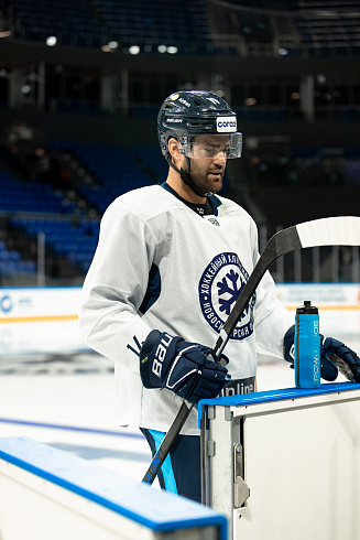 Шайбу, шайбу сибирские хоккеисты! 