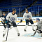 Шайбу, шайбу сибирские хоккеисты! 