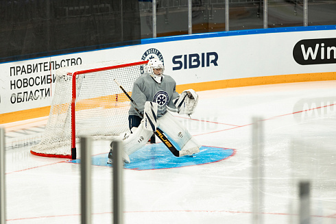 Шайбу, шайбу сибирские хоккеисты! 
