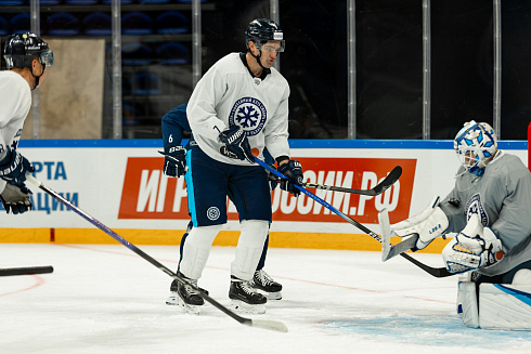 Шайбу, шайбу сибирские хоккеисты! 