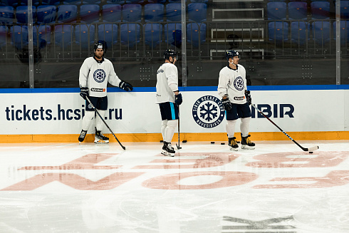 Шайбу, шайбу сибирские хоккеисты! 